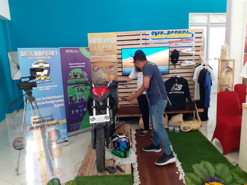 Pameran ini penting sebagai ajang pembuktian produk-produk hasil karya yang dihasilkan siswa SMK. (Foto: Ist)