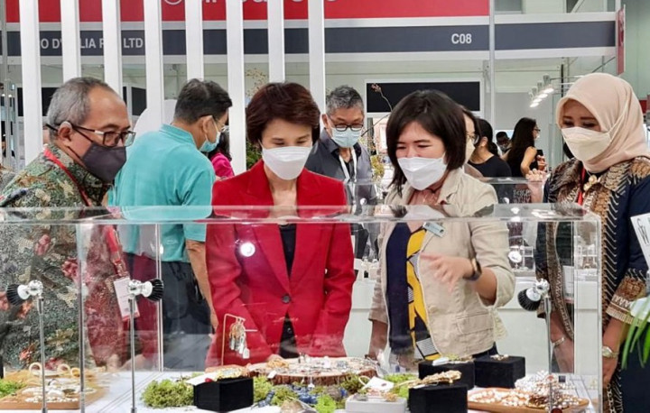 Menteri Singapura Mengagumi Produk Perhiasan Indonesia