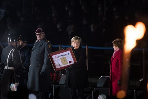 Perpisahan Angela Merkel Diiringi Upacara Militer Diwarnai Musik Punk Rock