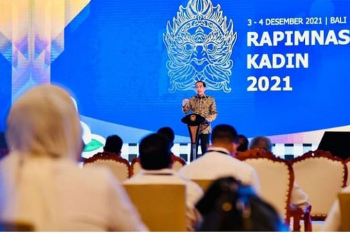 Momen Jokowi Buka Rapimnas Kadin