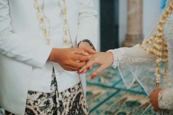 Pasangan Calon Pengantin di Waihawa NTT Wajib Tanam 40 Pohon