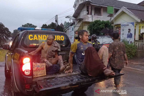 2 Helikopter dan 3 Kompi TNI Dikerahkan Evakuasi Korban Erupsi Semeru
