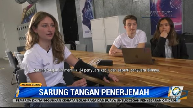 Sarung Tangan Penerjemah Bantu Disabilitas Ubah Tulisan Jadi Getaran