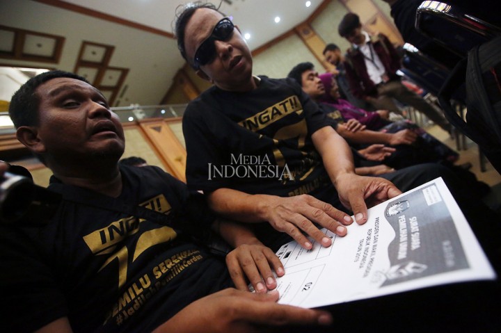 Bangun Kesetaraan, Difabel di HWDI Menerima Bantuan Tongkat Hingga Dana Santunan