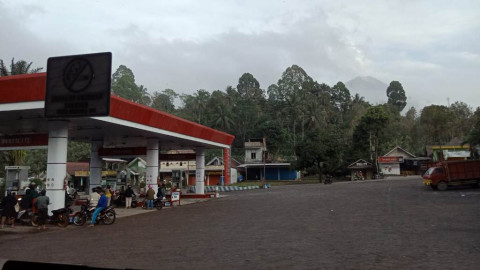 Suplai BBM dan LPG ke Lumajang Dialihkan Akibat Erupsi Semeru