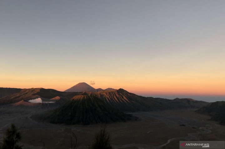 Kawasan Wisata Bromo Tidak Terdampak Erupsi Semeru