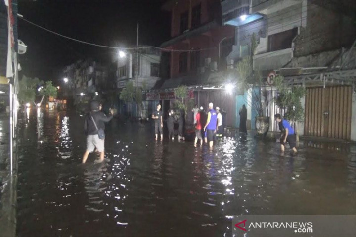 Banjir Rob Rendam Permukiman Warga di Kapuas, Kalteng