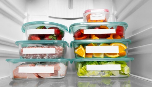 Beberapa tips yang bisa dilakukan agar penyimpanan buah-buahan dan sayuran di kulkas bisa lebih lama (Foto: Freepik)