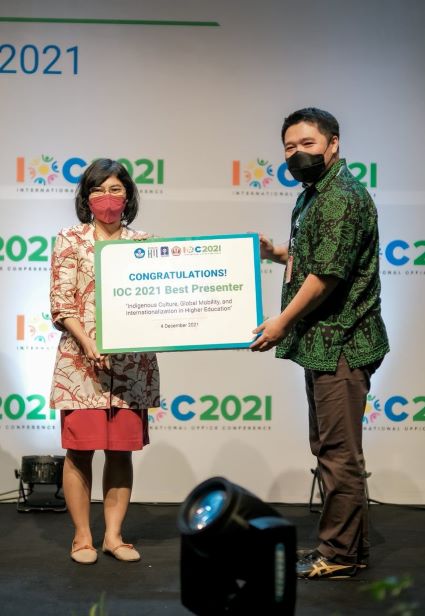 Dosen UKDW Raih Best Presenter Award di International Office Conference 2021