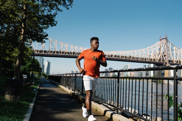 4 Gerakan Olahraga untuk Mengecilkan Perut Buncit, Coba Yuk!