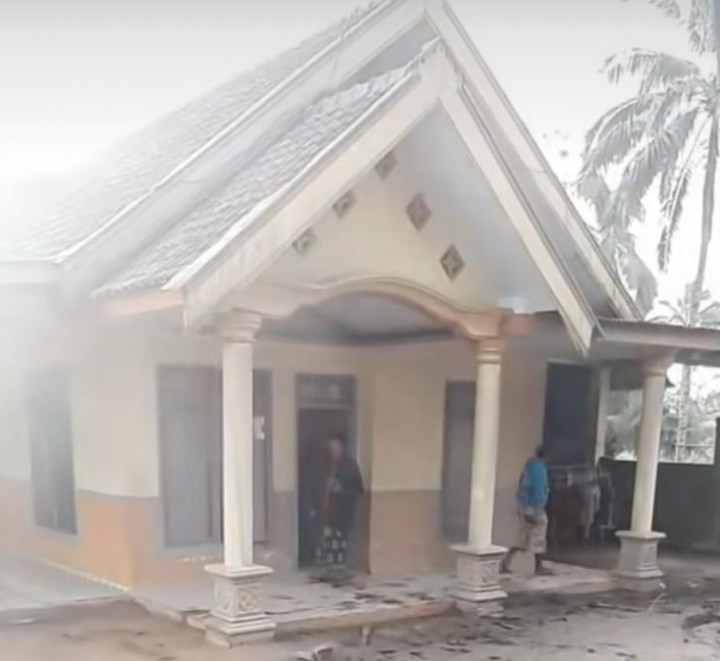 Wow! Ini Tampak Rumah Selamat saat Erupsi Gunung Semeru, Netizen: Ibadahnya Bagus