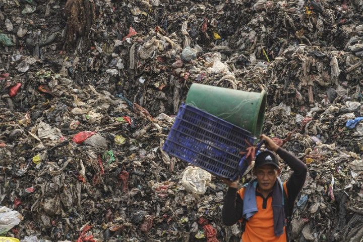 Timbunan Sampah TPA Cipayung Depok Capai 30 Meter