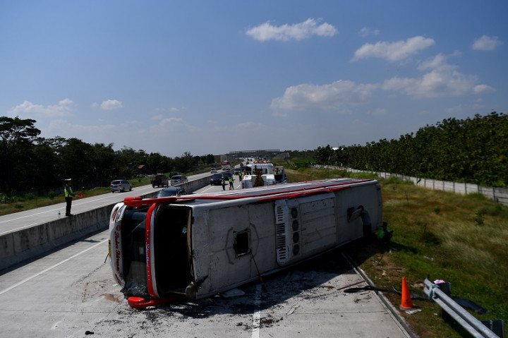 Bus Terguling di Pantura Demak, 3 Orang Tewas