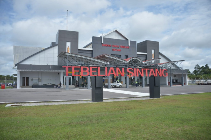 Jokowi Inaugurates Tebelian Airport in West Kalimantan