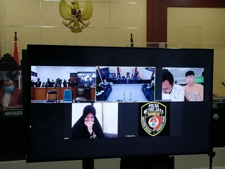 Kasus Prostitusi, Cynthiara Alona Diganjar 10 Bulan Bui