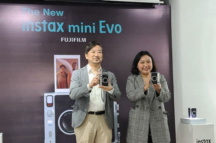 Fujifilm Luncurkan Instax Mini Evo di Indonesia