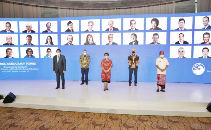 Kesetaraan Dalam Demokrasi di Tengah Pandemi Adalah Keadilan Akses Vaksin