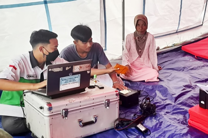 Korban Erupsi Semeru Bisa Cetak Dokumen Kependudukan dengan Mudah