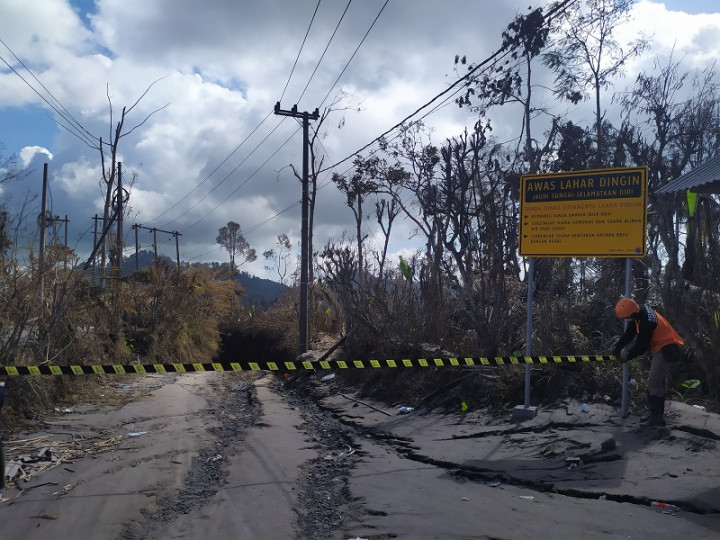 Jalur Menuju Area Tambang di Supiturang Diblokade