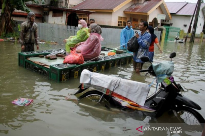 Ribuan Pengungsi Banjir di Makassar Kembali ke Rumah