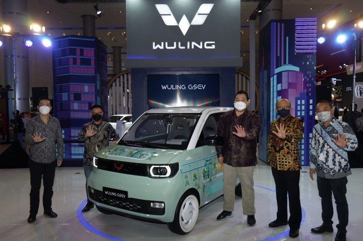 Si Mungil Wuling GSEV Tebar Pesona di Kota Pahlawan