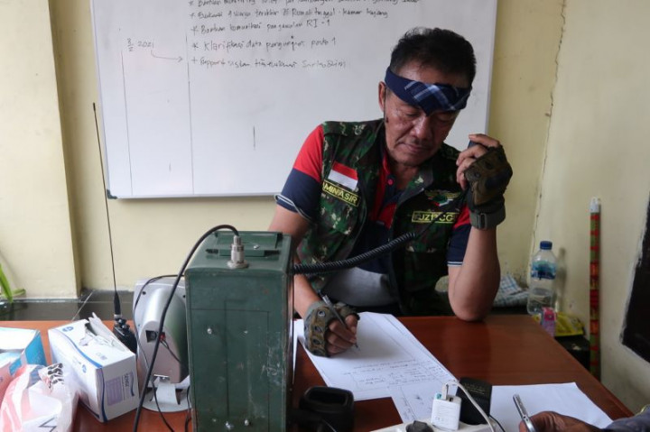 Radio Antarpenduduk Tumpuan Komunikasi Evakuasi di Semeru