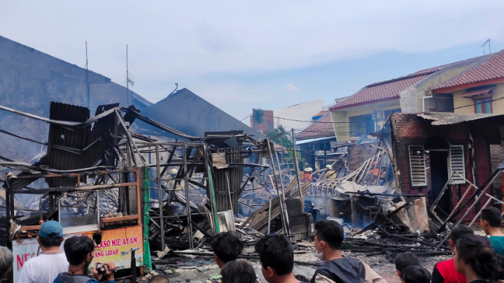 Tabung Gas Meledak, 4 Rumah Makan di Koja Terbakar
