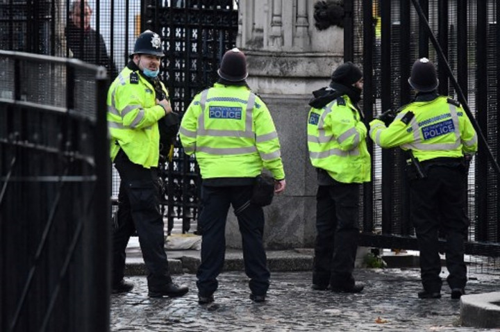 Polisi London Tembak Mati Seorang Pria Dekat Istana Kensington