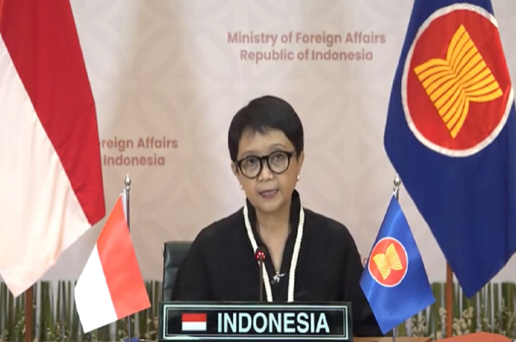 Menteri Luar Negeri Retno Marsudi dalam konferensi pers virtual seputar ASEAN-G7, Minggu, 12 Desember 2021. (Kemenlu RI)