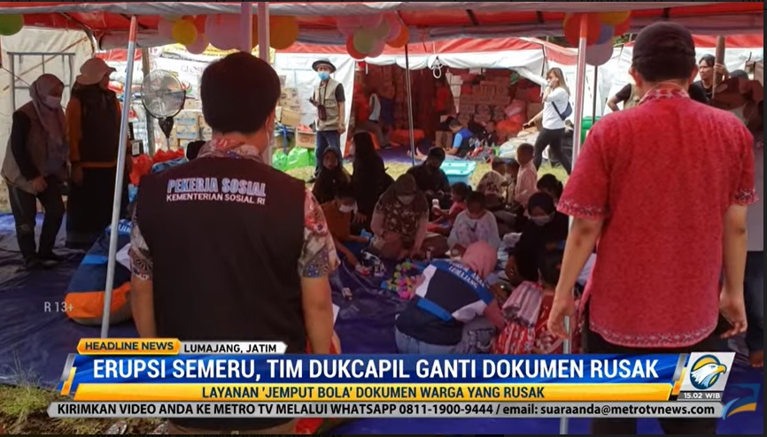 Posko pelayanan  pencatatan dokumen kependudukan dibuka di Balai Desa Sumberwuluh dan Balai Desa Penanggal. Metro TV