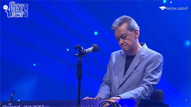 Fariz RM Bawakan Lagu Glenn Fredly di The Papandayan Jazz Festival 2021