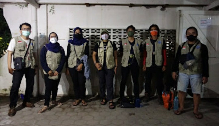 Tim relawan mahasiswa UGM untuk bencana erupsi Gunung Semeru. Foto; Dok Humas UGM.