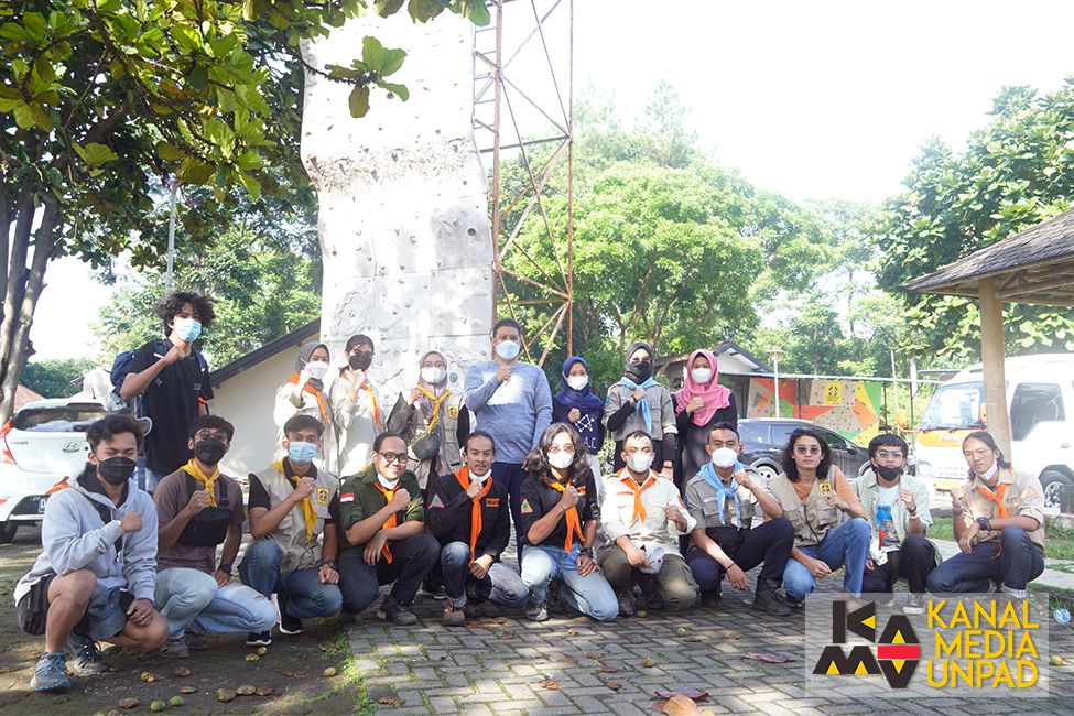 Tim relawan Unpad diterjunkan ke lokasi terampak erupsi Gunung Semeru. Foto: Dok Humas Unpad.