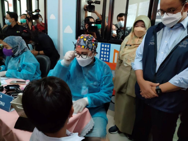 Anies: 10 Ribu Anak 6-11 Tahun Divaksinasi Hari Ini