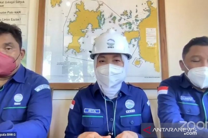 Warga Pesisir Utara Pantai Flores Diminta Waspada