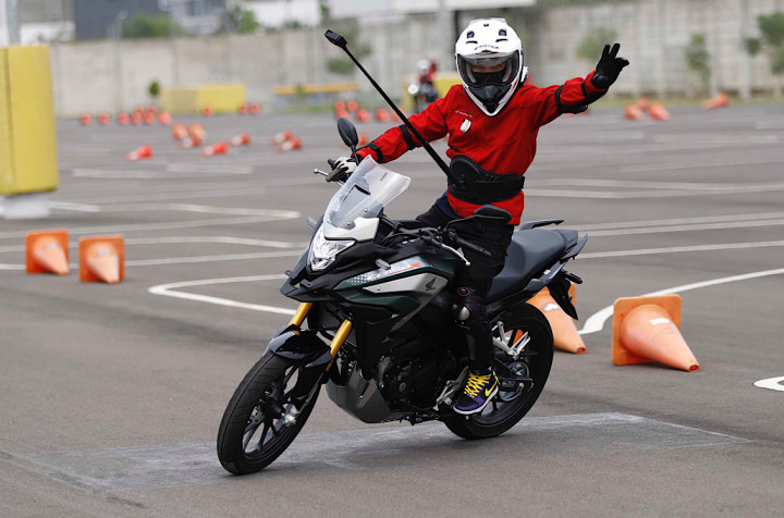 Perdana Jajal New CB150X, Jangkung dan Lincah