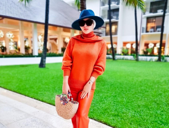 Keren! Syahrini Luncurkan NFT Hijab Pertama di Dunia