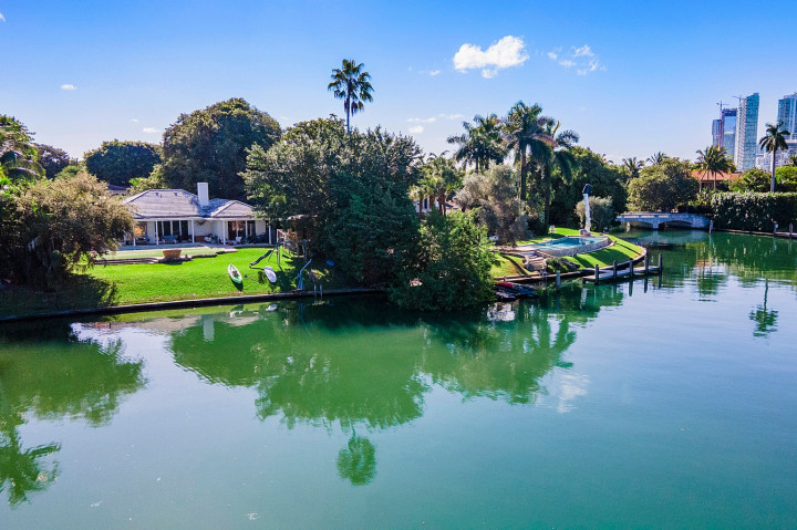 Putus dari Jennifer Lopez, Alex Rodriguez Jual Cepat Rumahnya di Miami