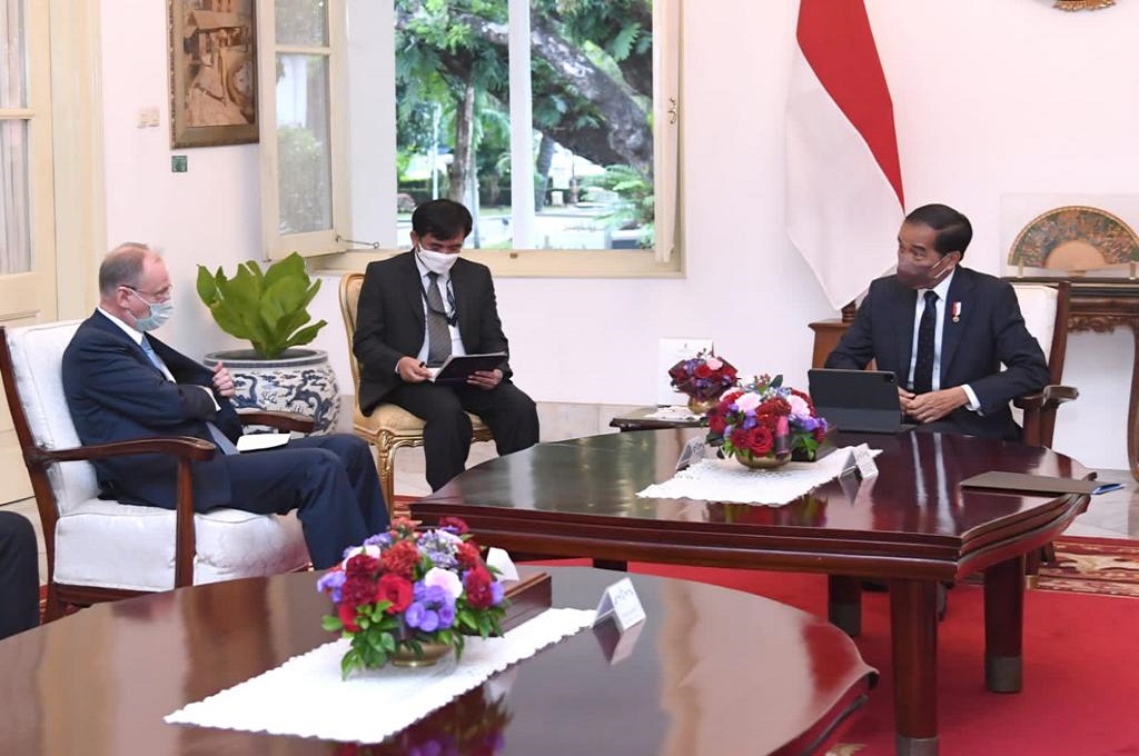 Presiden Jokowi saat menerima kunjungan kehormatan Sekretaris Dewan Keamanan Federasi Rusia, Nikolay P. Patrushev, di Istana Merdeka, Jakarta, Senin, 13 Desember 2021. (BPMI Setpres/Luas)