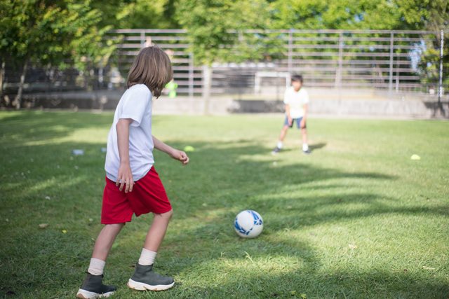Ini manfaat anak bermain sepak bola. (Foto: Ilustrasi/Pexels.com)