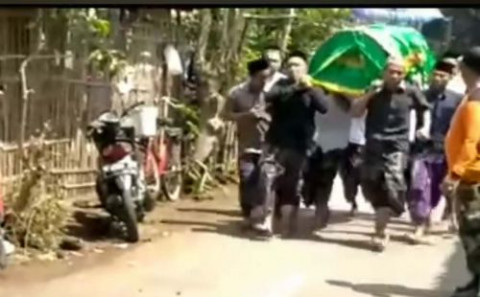 Viral Video Gotong Jenazah Sambil Berlari di Pasuruan, Wabup: Jangan Ditiru!