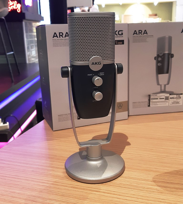 Microphone AKG Ara (Foto: A. Firdaus/Medcom.id)