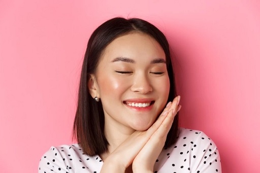 Kulit yang lembap adalah kunci bagi kulit yang sehat dan cerah. (Foto: Ilustrasi. Dok. Freepik.com)