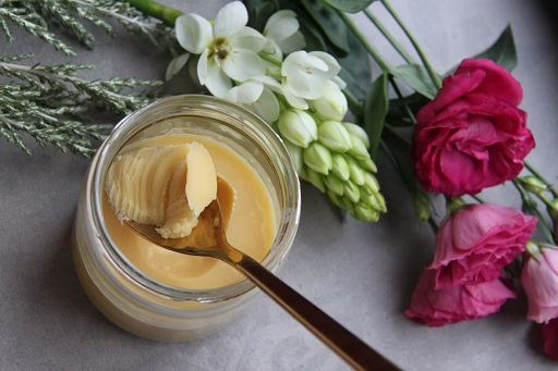 Ghee secara alami adalah minyak pembawa yang paling kuat. (Foto: Ilustrasi. Dok. Unsplash.com)