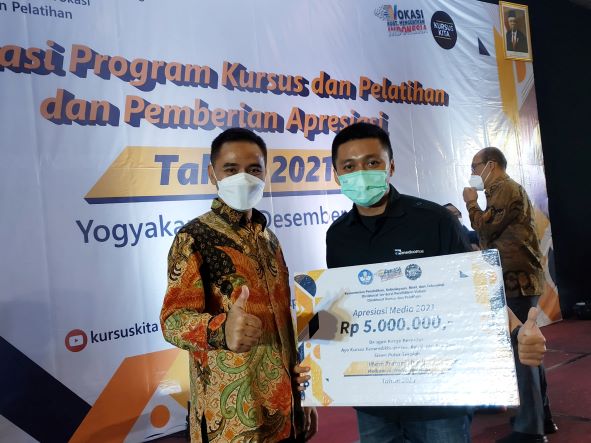 Soroti Isu Putus Sekolah, Jurnalis Medcom.id Sabet 'Karya Jurnalistik Terbaik' Kemendikbudristek