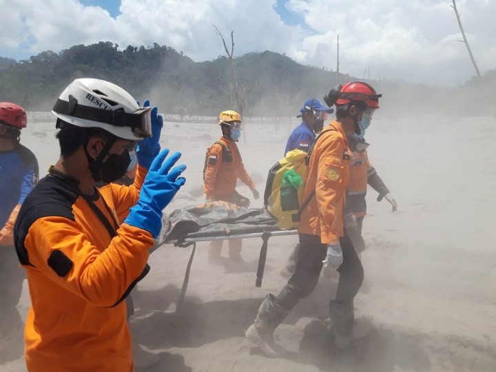 Keluarga Korban Ambil 28 Jenazah Korban Semeru yang Teridentifikasi