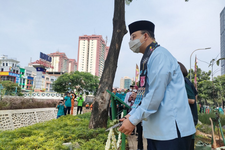Anies Resmikan Taman Bio Trans di Jalan Suprapto
