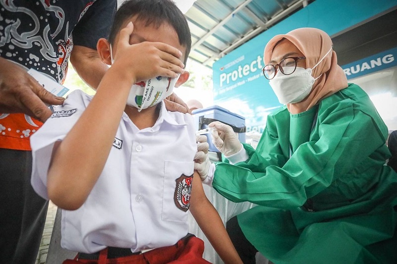 Vaksinasi anak 6-11 tahun di Kota Bandung, Jawa Barat.