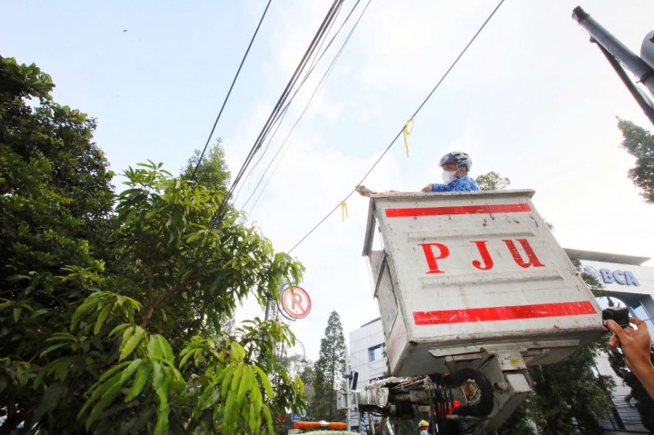 Pemkot Bandung Pindahkan Kabel Utilitas ke Bawah Tanah