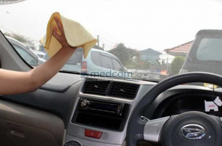 Jangan Biarkan Kaca Film Berdebu, Terutama di Musim Hujan